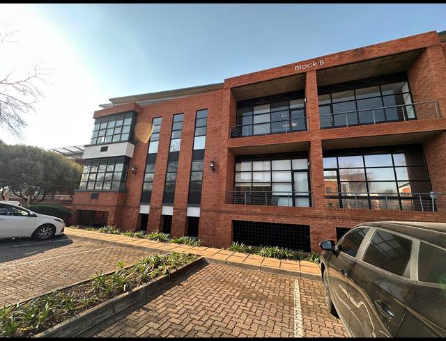 154.50M² OFFICE TO LET IN ECO PARK ESTATE